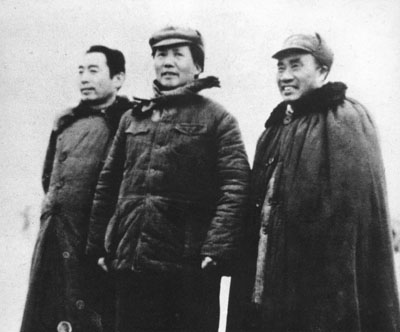 朱德和毛澤東、周恩來在延安機(jī)場