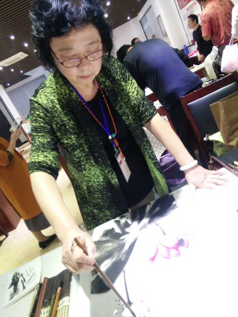 人民畫院杭州分院會員、知名書畫藝術家馬偉創作中